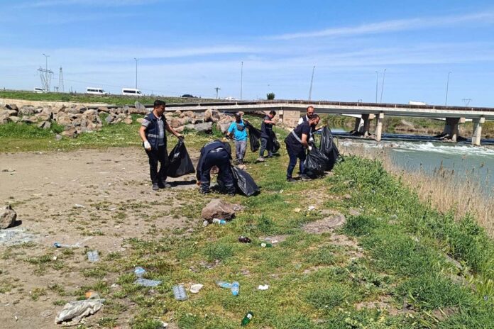 Dicle Nehri çevresi atıklardan temizlendi