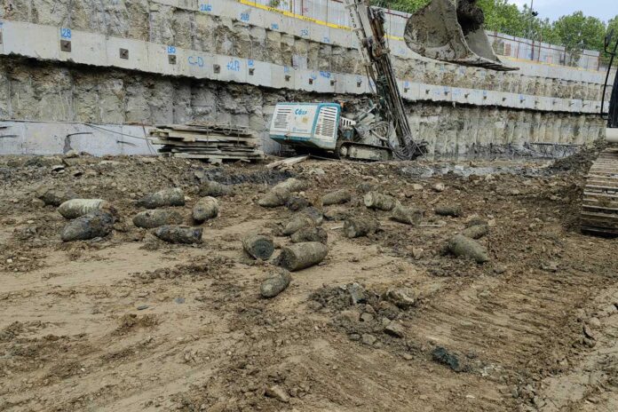 Beyoğlu'nda okul inşaatında askeri mühimmat bulundu