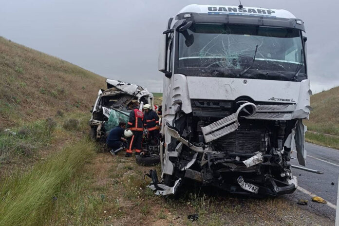 Malatya'da tır ile oto kurtarıcı çarpıştı: Bir sürücü hayatını kaybetti