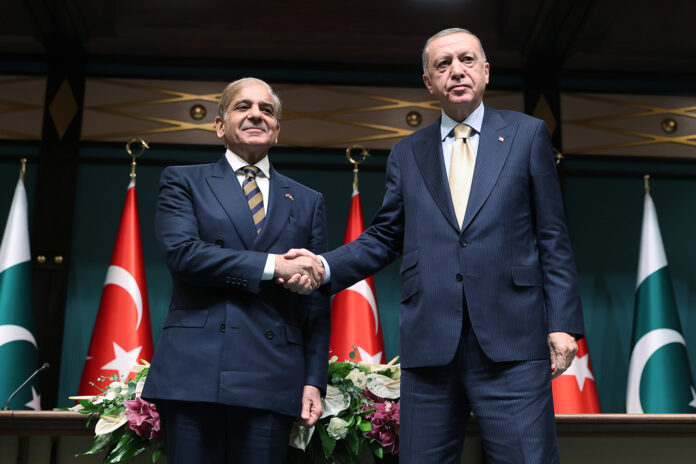 Cumhurbaşkanı Erdoğan Pakistan Başbakanı Şahbaz Şerif ile görüştü