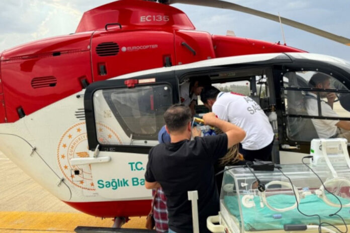 Solunum sorunu yaşayan ikiz bebekler helikopterle Van'a nakledildi