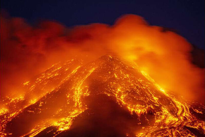 Etna Yanardağı'nda volkanik hareketlilik devam ediyor